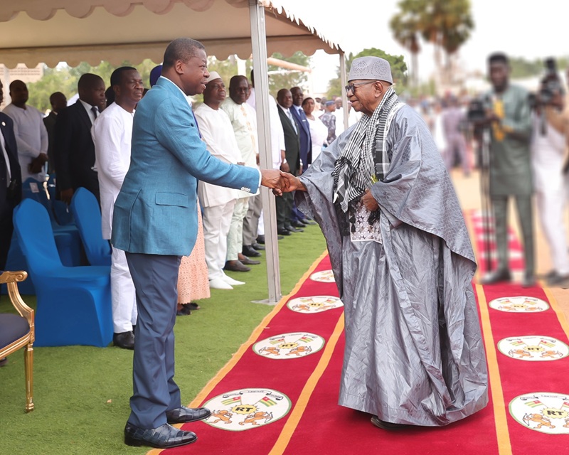 La communauté musulmane célèbre, ce dimanche 30 mars 2025, l’Aïd El-Fitr, la fête marquant la fin du mois béni de Ramadan avec des prières de circonstance sur toute l’étendue du territoire. À Lomé, la célébration a été marquée par une grande prière sur le terrain du Lycée de Tokoin, en présence du Président de la République, Faure Essozimna Gnassingbé.